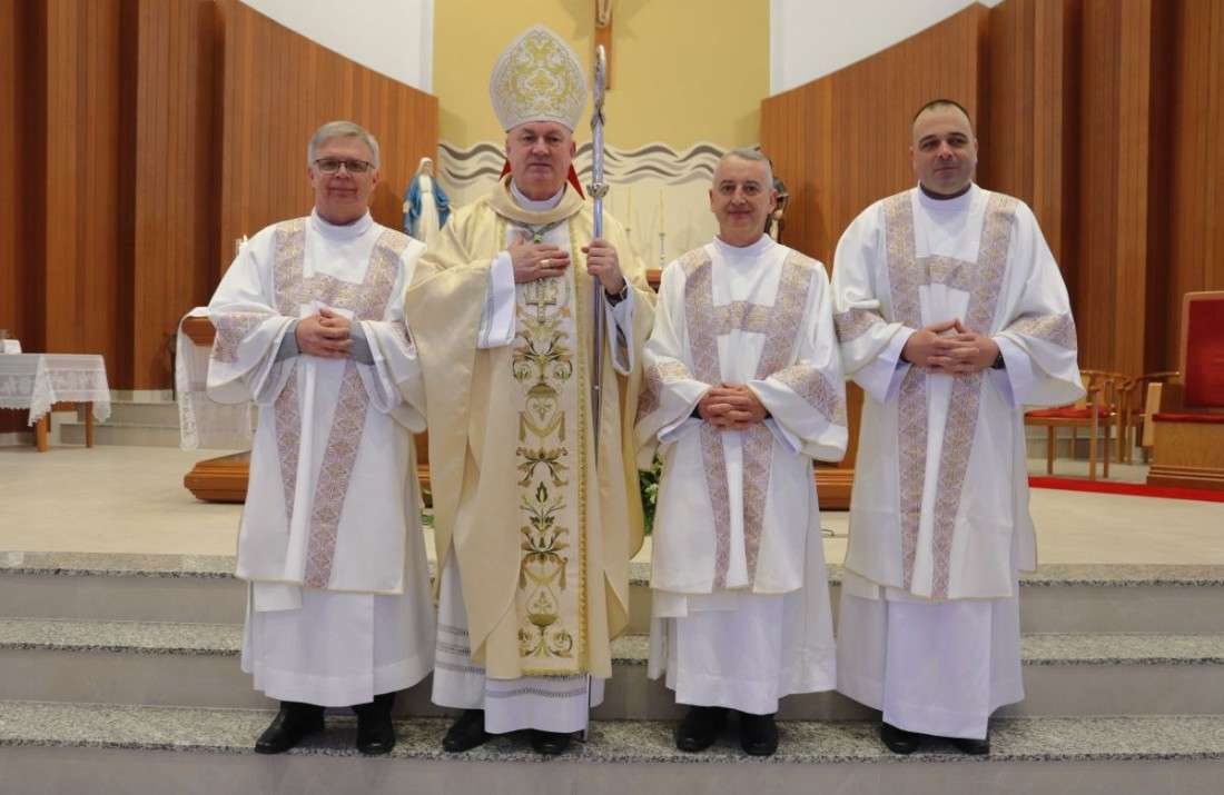 Foto notícia Denis Pocai, Roberto Masutti e Tiago Orbach são ordenados diáconos permanentes em Bento Gonçalves