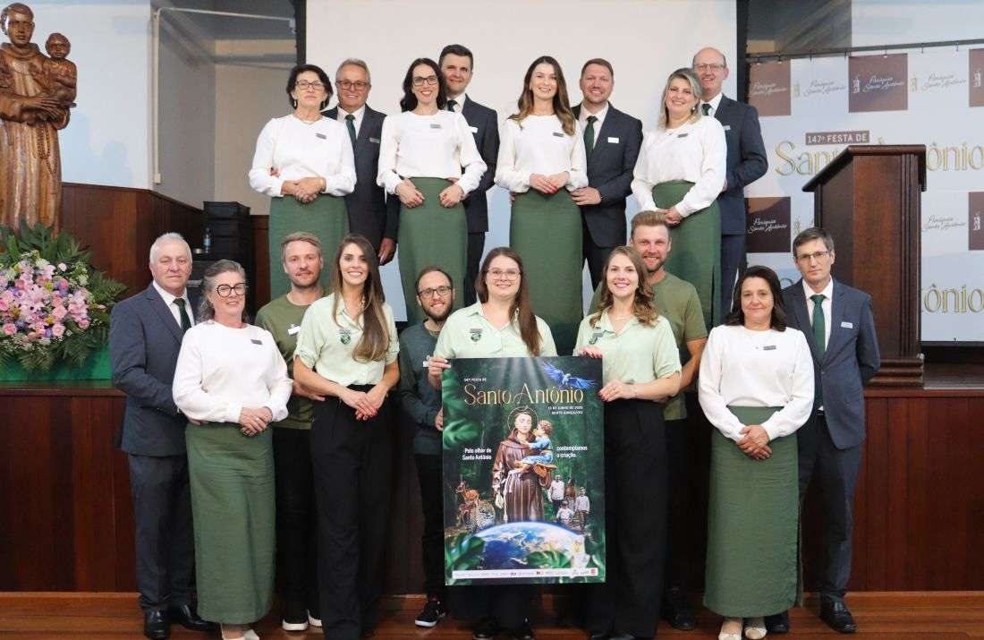 Foto notícia Entrega do Troféu Tonito e homenagens aos festeiros de 1975 e 2000 dá início à 147ª Festa de Santo Antônio, em Bento