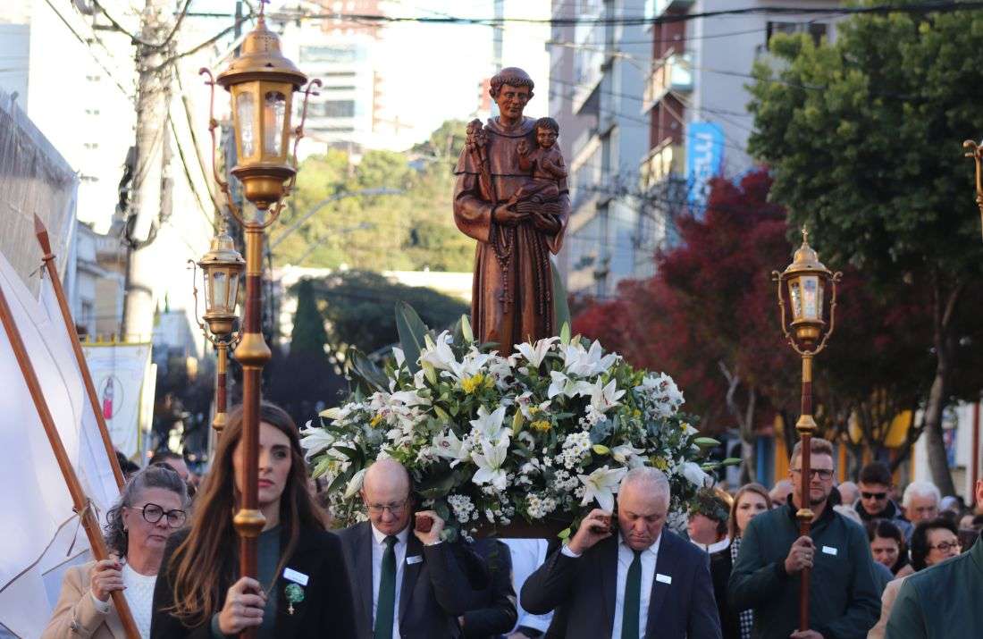 Foto notícia 147ª Festa de Santo Antônio de Bento Gonçalves reúne a comunidade em programação intensa de momentos de fé e devoção