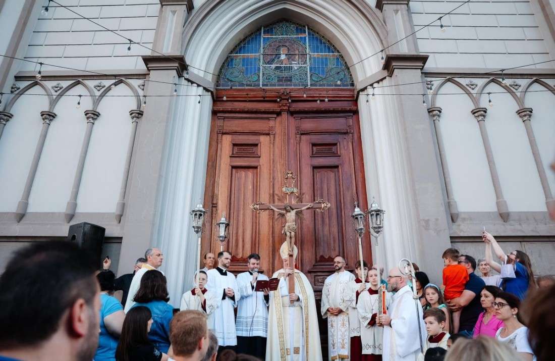 Foto notícia Mais de 1,5 mil pessoas participam da abertura do Jubileu 2025 na Diocese de Caxias do Sul