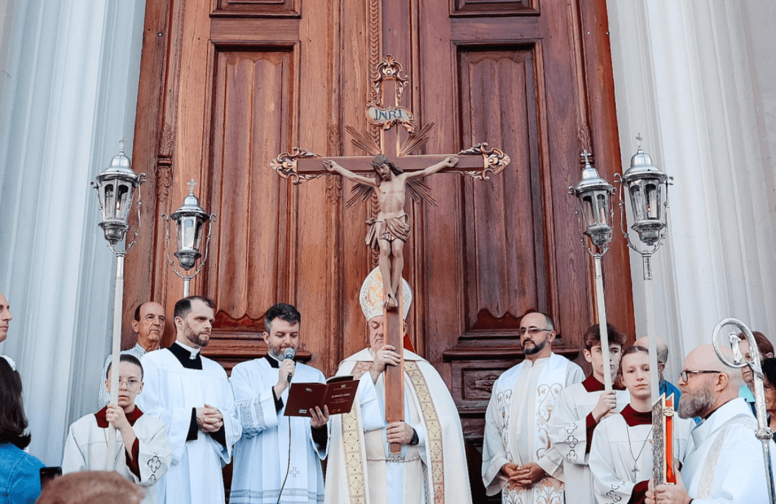 Foto notícia Bênção de Páscoa de Dom José Gislon será transmitida por emissoras de rádio e televisão, na Diocese de Caxias