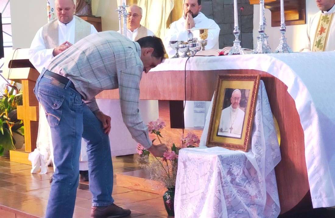 Foto notícia Com Igreja Matriz de Faria Lemos lotada, Missa celebra 1º ano de falecimento das vítimas das enchentes em Bento